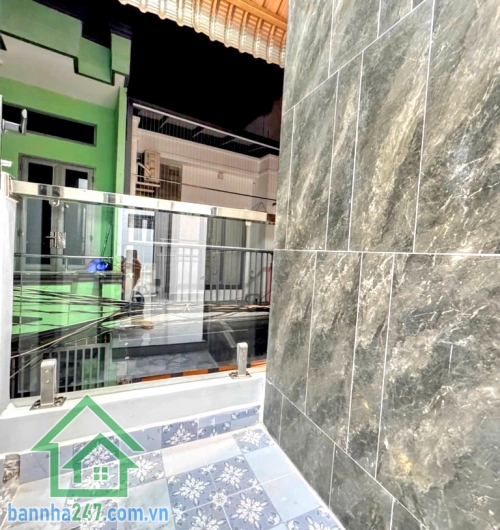 CHỈ 3.179 TỶ – NHÀ 2 TẦNG GẦN CHỢ BÌNH LONG – HẺM 3M – GIÁP TÂN PHÚ – SỔ ĐẸP, HOÀN CÔNG ĐỦ * Diện tích: 3 x 8m – DTSD: 48m² * Kết cấu: 1 trệt 1 lầu, gồm 2PN + 2WC