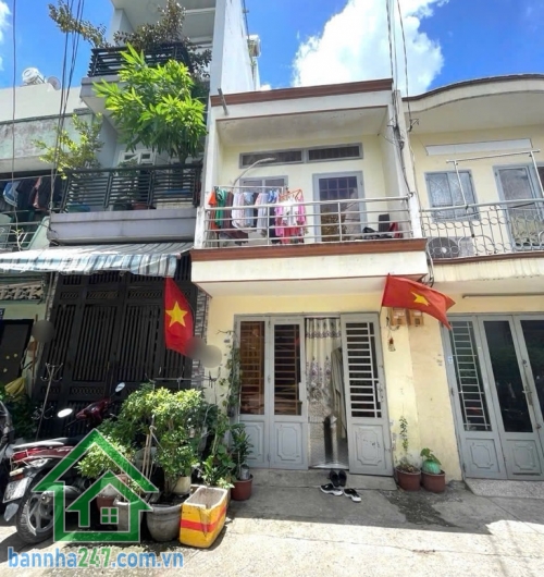 CHỈ NHỈNH 2 TỶ – NHÀ 2 TẦNG KIÊN CỐ – HẺM XE HƠI 6M – NGAY MÃ LÒ, LÊ VĂN QUỚI * Diện tích: 3 x 9m (có ban công 0.9m). * Kết cấu: 1 trệt 1 lầu, 2PN, 2WC. * Hẻm 6m, thông. 