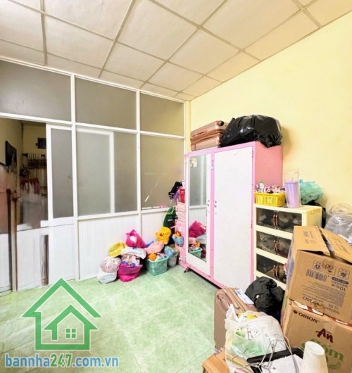 CHỈ NHỈNH 2 TỶ – NHÀ 2 TẦNG KIÊN CỐ – HẺM XE HƠI 6M – NGAY MÃ LÒ, LÊ VĂN QUỚI * Diện tích: 3 x 9m (có ban công 0.9m). * Kết cấu: 1 trệt 1 lầu, 2PN, 2WC. * Hẻm 6m, thông. 