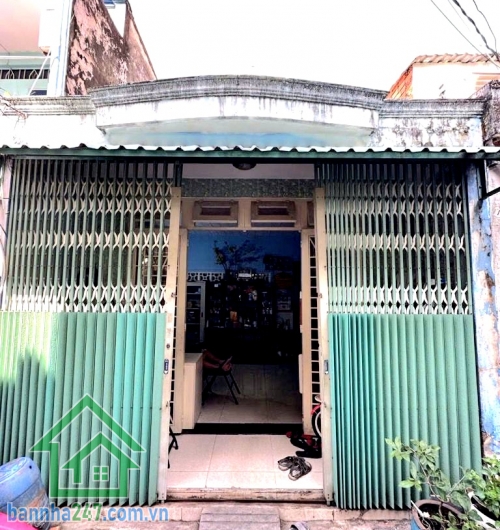 CHỈ 4,45 TỶ – NGANG 4.5M – GIÁP KHU TÊN LỬA - HẺM 5M ĐẸP – SÁT MẶT TIỀN ĐƯỜNG – NHÀ 2 TẦNG - 48M² • Diện tích: 4.5m x 11m – tổng 48.8m² • Kết cấu: 1 trệt + 1 lầu - Nhà hiện trạng tiện xây mới hoặc cho thuê giữ tiền
