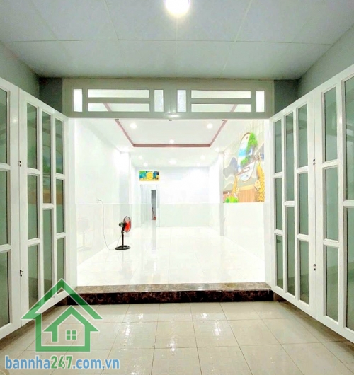 NHỈNH 5 TỶ – HẺM XE TẢI THÔNG – NHÀ MỚI ĐẸP 2 TẦNG BTCT DT 64m² (4x16)m – SỔ VUÔNG VỨC – HOÀN CÔNG ĐỦ – NGAY GÒ XOÀI – LÊ VĂN QUỚI – GIÁP TÂN PHÚ DT: 4 x 16m vuông vức – công nhận đủ. Kết cấu: 1 trệt – 1 lầu BTCT kiên cố • Phòng khách lớn để được ô tô 
