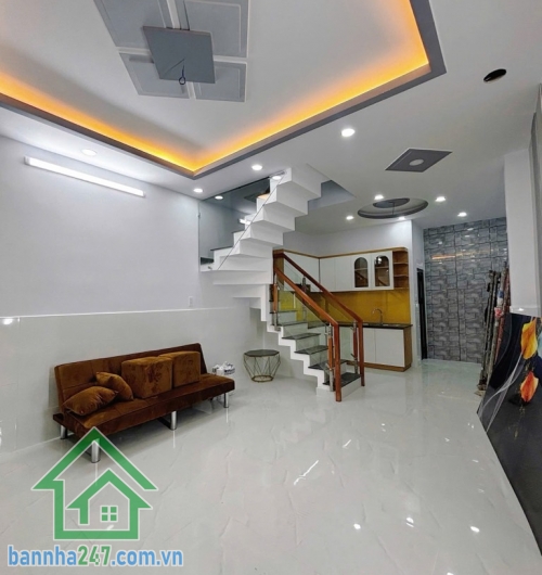 CHỈ 3,85 TỶ – NHÀ 2 TẦNG MỚI ĐẸP – GIÁP TÊN LỬA – SÁT AEON MALL BÌNH TÂN Diện tích 36m², sổ hồng riêng vuông vức, hoàn công đầy đủ. Kết cấu: 1 trệt, 1 lầu, gồm 2PN - 2WC. Bếp, PK. 