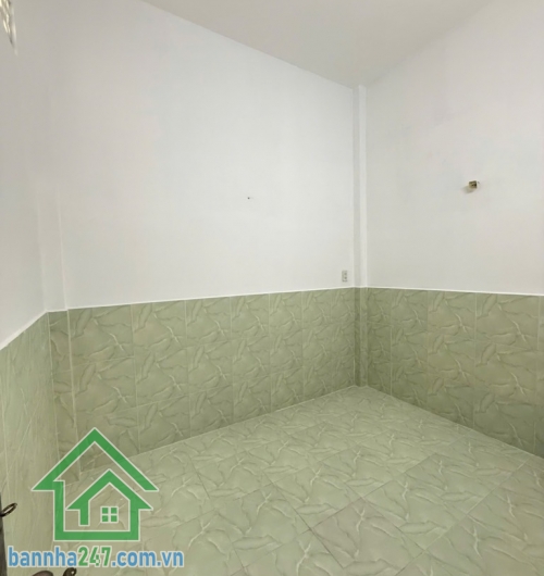 HIẾM – TÂN PHÚ – KHU VIP TÂY THẠNH – 2 TẦNG - 40M2 – CHỈ 3.9 TỶ - 4PN - 2WC * Diện tích 40m², sổ đẹp nở hậu, hoàn công đủ. * Kết cấu: 1 trệt 1 lầu, ban công thoáng mát.