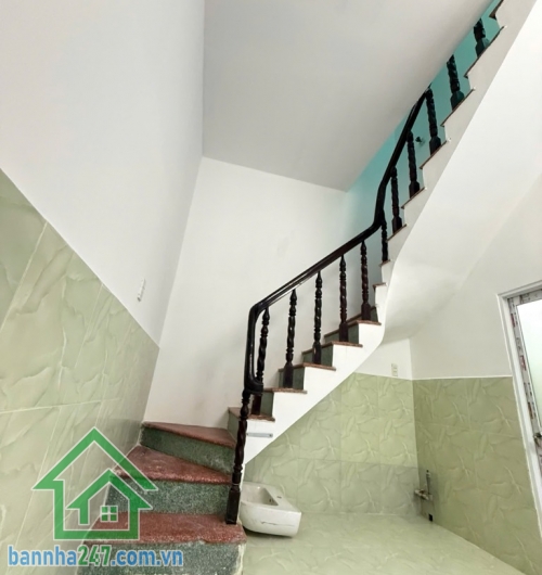 HIẾM – TÂN PHÚ – KHU VIP TÂY THẠNH – 2 TẦNG - 40M2 – CHỈ 3.9 TỶ - 4PN - 2WC * Diện tích 40m², sổ đẹp nở hậu, hoàn công đủ. * Kết cấu: 1 trệt 1 lầu, ban công thoáng mát.
