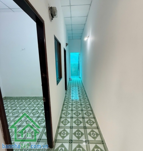 HIẾM – TÂN PHÚ – KHU VIP TÂY THẠNH – 2 TẦNG - 40M2 – CHỈ 3.9 TỶ - 4PN - 2WC * Diện tích 40m², sổ đẹp nở hậu, hoàn công đủ. * Kết cấu: 1 trệt 1 lầu, ban công thoáng mát.