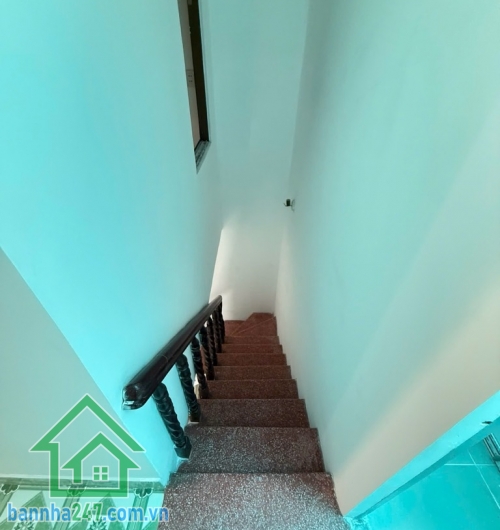 HIẾM – TÂN PHÚ – KHU VIP TÂY THẠNH – 2 TẦNG - 40M2 – CHỈ 3.9 TỶ - 4PN - 2WC * Diện tích 40m², sổ đẹp nở hậu, hoàn công đủ. * Kết cấu: 1 trệt 1 lầu, ban công thoáng mát.