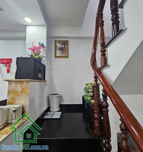 CHỈ HƠN 4 TỶ – NHÀ 3 TẦNG ĐẸP – HẺM 4M THOÁNG – NGAY HƯƠNG LỘ 2 – GIÁP TÂN PHÚ – DT 48M²- 3PN + 4WC. 