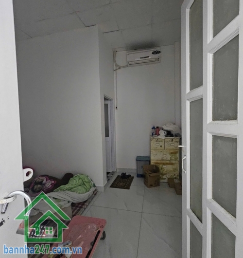 CHỈ HƠN 4 TỶ – NHÀ 3 TẦNG ĐẸP – HẺM 4M THOÁNG – NGAY HƯƠNG LỘ 2 – GIÁP TÂN PHÚ – DT 48M²- 3PN + 4WC. 