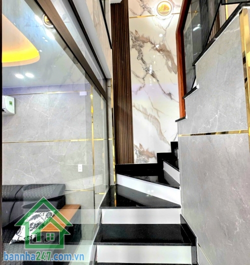 CHỈ 8,8 TỶ – SIÊU PHẨM 5 TẦNG MỚI 100% – LÔ GÓC THOÁNG – SỔ 2025 HOÀN CÔNG ĐỦ – HẺM XE HƠI 7M – NGANG GẦN 5M – KHU VIP TÂN QUÝ – SÁT AEON MALL TÂN PHÚ  – 60m² – ngang gần 5m – nở hậu đẹp • 5 tầng hoàn thiện full nội thất cao cấp, gồm: 1 trệt – 1 lửng – 3 