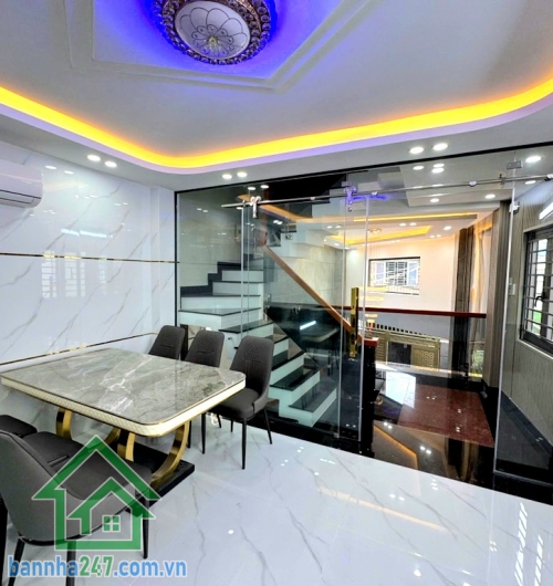 CHỈ 8,8 TỶ – SIÊU PHẨM 5 TẦNG MỚI 100% – LÔ GÓC THOÁNG – SỔ 2025 HOÀN CÔNG ĐỦ – HẺM XE HƠI 7M – NGANG GẦN 5M – KHU VIP TÂN QUÝ – SÁT AEON MALL TÂN PHÚ  – 60m² – ngang gần 5m – nở hậu đẹp • 5 tầng hoàn thiện full nội thất cao cấp, gồm: 1 trệt – 1 lửng – 3 
