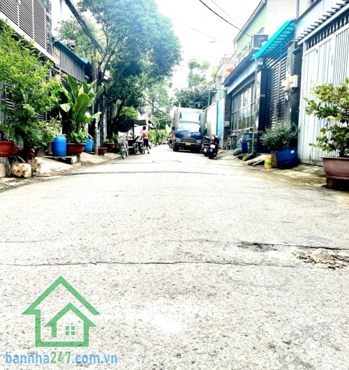 CHỈ 5,1 TỶ - MTKD ĐƯỜNG XE TẢI – NHÀ CẤP 4 TIỆN KINH DOANH, CHO THUÊ – 66M² – NGAY GÒ XOÀI – LÊ VĂN QUỚI – GIÁP TÂN PHÚ – SỔ HỒNG RIÊNG.  Nhà mặt tiền đường lớn. 