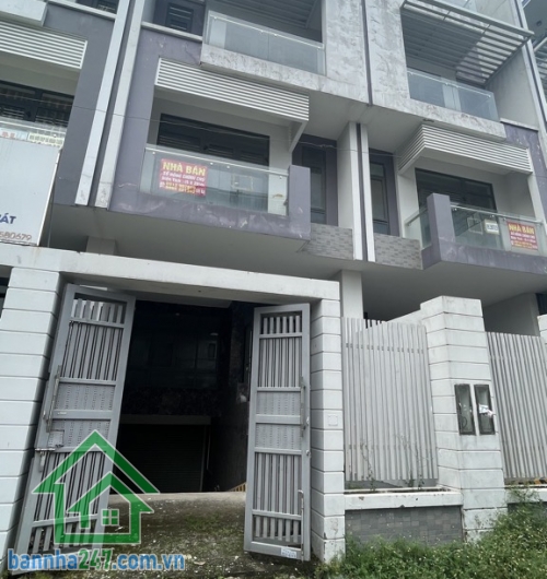 SIÊU PHẨM ĐẦU TƯ – NHÀ PHỐ 5 TẦNG XÂY THÔ – KHU VIP MIZUKI PARK - CHỈ 12 TỶ. ✔ DT đất: 100m² (5x20m) – DT sàn: 329.6m² ✔ Kết cấu: Hầm – 3 Lầu – Sân thượng trướ và sau.
