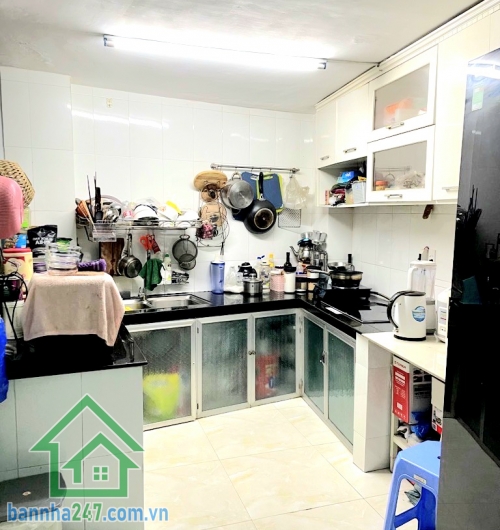 CHỈ 9,4 TỶ – HẺM 5M CMT8 – GẦN CV LÊ THỊ RIÊNG – 3 TẦNG – DT 60,5M² – 3PN – 2WC Vị trí: Ngay trung tâm Quận 10, gần công viên Lê Thị Riêng, cơ sở 2 Trường Ngô Sỹ Liên.