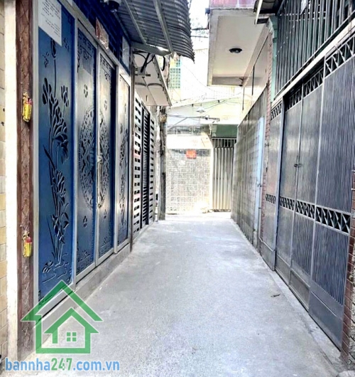 CHỈ 7,4 TỶ - NGUYỄN LÂM – QUẬN 10 | KHU PHỐ ẨM THỰC SẦM UẤT - DT: 34M² - 4 TẦNG - 5 PN – 5 WC * Ngay Nguyễn Lâm – khu phố ẩm thực nhộn nhịp * Hẻm thông, chỉ 10m ra mặt tiền. Khu dân cư hiện hữu, ở – kinh doanh – cho thuê đều tốt