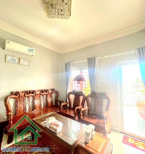 CHỈ 7,6 TỶ - HXH GÒ XOÀI – DT: (4 x 17)m - NHÀ 5 TẦNG BTCT – 4PN 4WC – CÁCH MẶT TIỀN 10M Diện tích: 4 x 17m – vuông vức Kết cấu: 1 trệt + 3 lầu + sân thượng