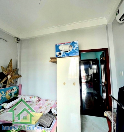 CHỈ 7,6 TỶ - HXH GÒ XOÀI – DT: (4 x 17)m - NHÀ 5 TẦNG BTCT – 4PN 4WC – CÁCH MẶT TIỀN 10M Diện tích: 4 x 17m – vuông vức Kết cấu: 1 trệt + 3 lầu + sân thượng