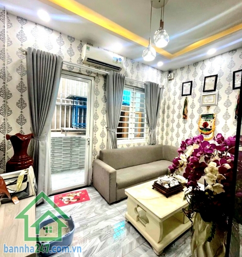 CHỈ 7,6 TỶ - HXH GÒ XOÀI – DT: (4 x 17)m - NHÀ 5 TẦNG BTCT – 4PN 4WC – CÁCH MẶT TIỀN 10M Diện tích: 4 x 17m – vuông vức Kết cấu: 1 trệt + 3 lầu + sân thượng
