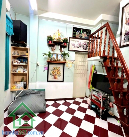 SIÊU PHẨM TÂN BÌNH – NGAY CHỢ PHẠM VĂN HAI – 2 TẦNG – DTSD 40M² – CHỈ 3,2 TỶ Vị trí vàng Tân Bình, hẻm xe hơi, gần mặt tiền – đi bộ 1 phút ra chợ Phạm Văn Hai