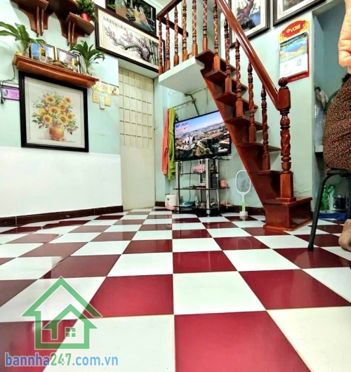 SIÊU PHẨM TÂN BÌNH – NGAY CHỢ PHẠM VĂN HAI – 2 TẦNG – DTSD 40M² – CHỈ 3,2 TỶ Vị trí vàng Tân Bình, hẻm xe hơi, gần mặt tiền – đi bộ 1 phút ra chợ Phạm Văn Hai