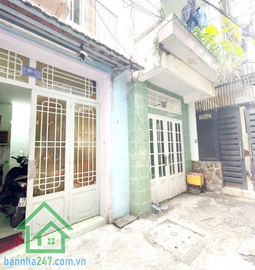 CHỈ 3 TỶ – NHÀ ĐẸP 3 TẦNG – GIÁP KHU BẮC HẢI – GẦN HẺM XE HƠI – SỔ RIÊNG NỞ HẬU TÀI LỘC - 2 PN, 2 WC Vị trí đắc địa: Giáp Quận 10, sát khu Bắc Hải – khu dân cư, khu dân cư sầm uất, an ninh.