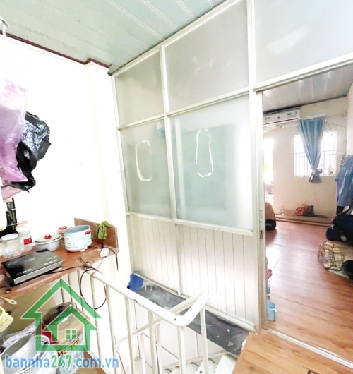 CHỈ 3 TỶ – NHÀ ĐẸP 3 TẦNG – GIÁP KHU BẮC HẢI – GẦN HẺM XE HƠI – SỔ RIÊNG NỞ HẬU TÀI LỘC - 2 PN, 2 WC Vị trí đắc địa: Giáp Quận 10, sát khu Bắc Hải – khu dân cư, khu dân cư sầm uất, an ninh.