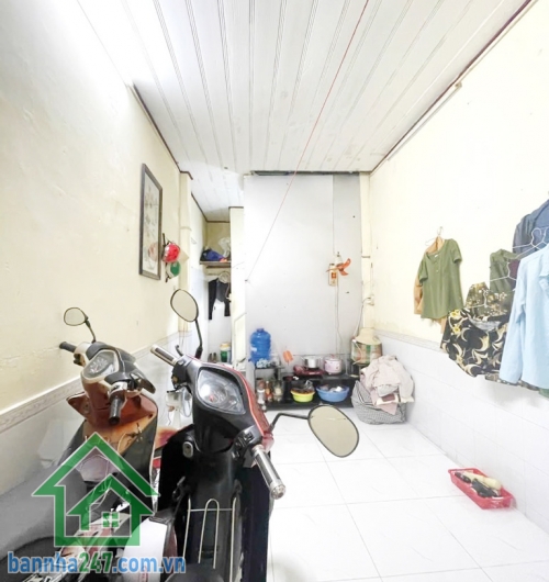 CHỈ 3 TỶ – NHÀ ĐẸP 3 TẦNG – GIÁP KHU BẮC HẢI – GẦN HẺM XE HƠI – SỔ RIÊNG NỞ HẬU TÀI LỘC - 2 PN, 2 WC Vị trí đắc địa: Giáp Quận 10, sát khu Bắc Hải – khu dân cư, khu dân cư sầm uất, an ninh.