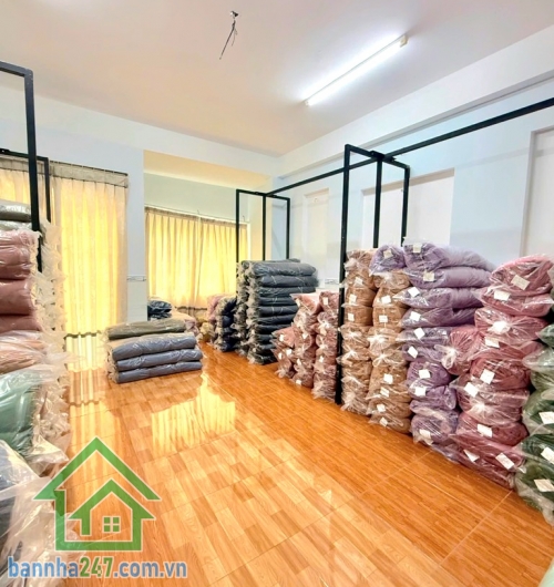 CHỈ 15 TỶ – KHU VIP BÀU CÁT, TÂN BÌNH – HẺM 10M NHƯ MẶT TIỀN – NGAY CHỢ VẢI – GẦN 100M² – 3 TẦNG BTCT – 4PN – 3WC - SỔ VUÔNG! Vị trí: Trung tâm Bàu Cát