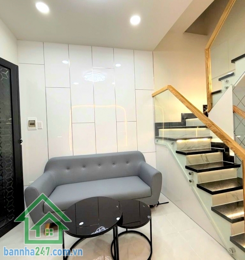 CHỈ 4,4 TỶ – SIÊU PHẨM NHÀ ĐẸP ĐÓN TẾT - KẾ BÊN BÀU CÁT – TÂN BÌNH – HẺM XE HƠI ĐỔ CỔNG - 2PN – 2WC (có thể làm 3PN) Diện tích: 24m² – nở hậu tài lộc Kết cấu: 2 tầng kiên cố. Công năng: 2PN – 2WC (có thể làm 3PN)