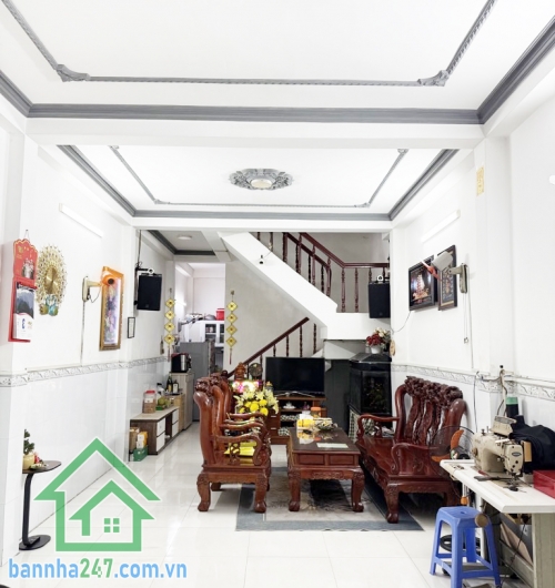 CHỈ 6,8 TỶ – NHÀ ĐẸP LẠC LONG QUÂN – TÂN BÌNH – HXH ĐỔ CỬA – 3 TẦNG BTCT – 55M² – NỞ HẬU TÀI LỘC - 4PN, 3WC Vị trí đắc địa: Trung tâm Tân Bình, gần chợ vải Tân Bình, giáp Quận 11 – Tân Phú – Quận 10, gần BV Thống Nhất, sân bay, nhà ga T3, trường học, tiện