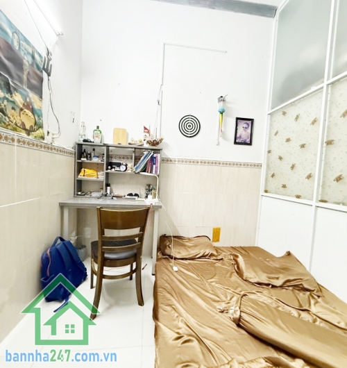 CHỈ 6,8 TỶ – NHÀ ĐẸP LẠC LONG QUÂN – TÂN BÌNH – HXH ĐỔ CỬA – 3 TẦNG BTCT – 55M² – NỞ HẬU TÀI LỘC - 4PN, 3WC Vị trí đắc địa: Trung tâm Tân Bình, gần chợ vải Tân Bình, giáp Quận 11 – Tân Phú – Quận 10, gần BV Thống Nhất, sân bay, nhà ga T3, trường học, tiện