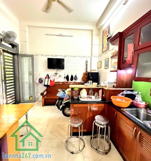 CHỈ 4,3 TỶ – NHÀ 4 TẦNG BTCT – LŨY BÁN BÍCH – TÂN PHÚ - DT: 27² (DT SÀN 81M²) - 3PN - 3WC * Diện tích: 27m² – sổ vuông A4 * Diện tích sàn: 81m² * Kết cấu: 4 tầng BTCT chắc chắn* 3PN – 3 WC * Hẻm xe hơi đổ cửa, 2 mặt hẻm thoáng mát