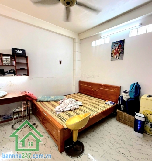 CHỈ 4,3 TỶ – NHÀ 4 TẦNG BTCT – LŨY BÁN BÍCH – TÂN PHÚ - DT: 27² (DT SÀN 81M²) - 3PN - 3WC * Diện tích: 27m² – sổ vuông A4 * Diện tích sàn: 81m² * Kết cấu: 4 tầng BTCT chắc chắn* 3PN – 3 WC * Hẻm xe hơi đổ cửa, 2 mặt hẻm thoáng mát