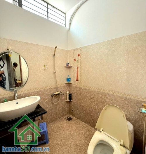 CHỈ 4,3 TỶ – NHÀ 4 TẦNG BTCT – LŨY BÁN BÍCH – TÂN PHÚ - DT: 27² (DT SÀN 81M²) - 3PN - 3WC * Diện tích: 27m² – sổ vuông A4 * Diện tích sàn: 81m² * Kết cấu: 4 tầng BTCT chắc chắn* 3PN – 3 WC * Hẻm xe hơi đổ cửa, 2 mặt hẻm thoáng mát