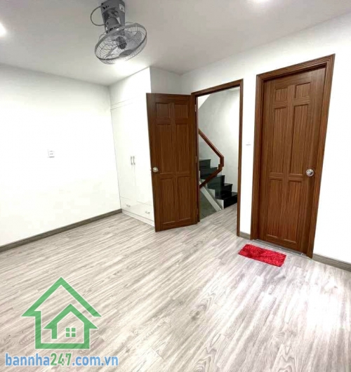 CHỈ 3,999 TỶ – NHÀ MỚI ĐẸP Ở NGAY – TRUNG TÂM QUẬN 1 – TRẦN QUANG KHẢI – 3 TẦNG – SỔ RIÊNG DT: 23m² (4,8 x 5)m- Kết cấu: 1 trệt, 2 lầu, 2 phòng ngủ, 3WC, có ban công. 
