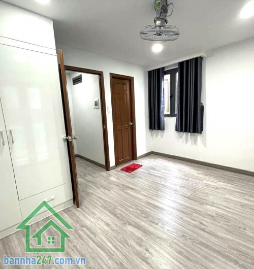 CHỈ 3,999 TỶ – NHÀ MỚI ĐẸP Ở NGAY – TRUNG TÂM QUẬN 1 – TRẦN QUANG KHẢI – 3 TẦNG – SỔ RIÊNG DT: 23m² (4,8 x 5)m- Kết cấu: 1 trệt, 2 lầu, 2 phòng ngủ, 3WC, có ban công. 