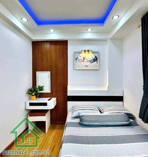 CHỈ 4,5 TỶ – NHÀ 4 TẦNG MỚI Ở NGAY – FULL NỘI THẤT – HẺM THÔNG – PHÚ NHUẬN HIẾM CÓ! Kết cấu: Trệt + 2 lầu + sân thượng, 2PN khép kín – 3WC – PK – bếp – sân thượng. 