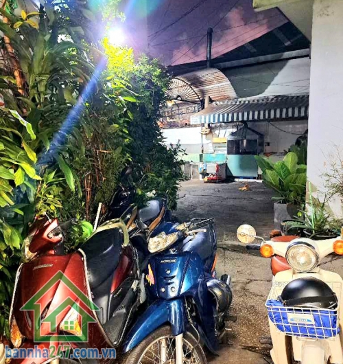 CHỈ 7,3 TỶ – TRUNG TÂM QUẬN 11 – NGUYỄN THỊ NHỎ - HẺM Ô TÔ – SÁT MẶT TIỀN – 4 x 9,2M – 2 TẦNG - 3PN – 2WC Thông tin chi tiết: • Diện tích: 4m x 9,2m (~37m²)