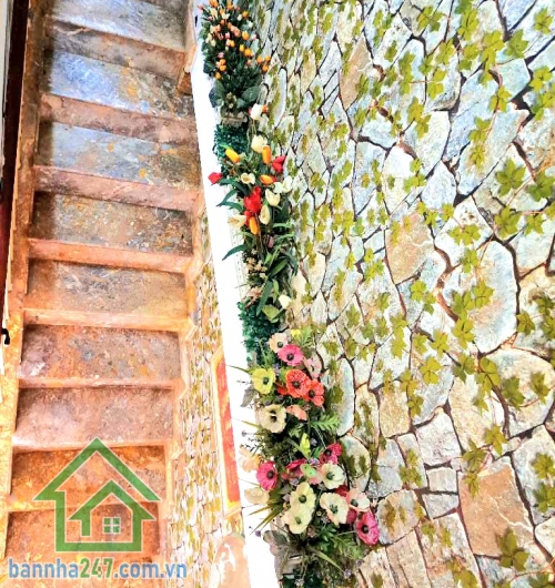 CHỈ 7,3 TỶ – TRUNG TÂM QUẬN 11 – NGUYỄN THỊ NHỎ - HẺM Ô TÔ – SÁT MẶT TIỀN – 4 x 9,2M – 2 TẦNG - 3PN – 2WC Thông tin chi tiết: • Diện tích: 4m x 9,2m (~37m²)