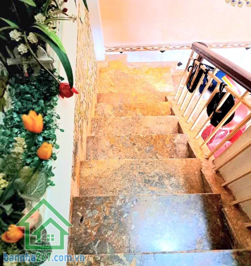 CHỈ 7,3 TỶ – TRUNG TÂM QUẬN 11 – NGUYỄN THỊ NHỎ - HẺM Ô TÔ – SÁT MẶT TIỀN – 4 x 9,2M – 2 TẦNG - 3PN – 2WC Thông tin chi tiết: • Diện tích: 4m x 9,2m (~37m²)
