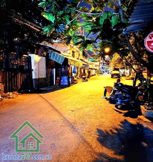 CHỈ 7,3 TỶ – TRUNG TÂM QUẬN 11 – NGUYỄN THỊ NHỎ - HẺM Ô TÔ – SÁT MẶT TIỀN – 4 x 9,2M – 2 TẦNG - 3PN – 2WC Thông tin chi tiết: • Diện tích: 4m x 9,2m (~37m²)