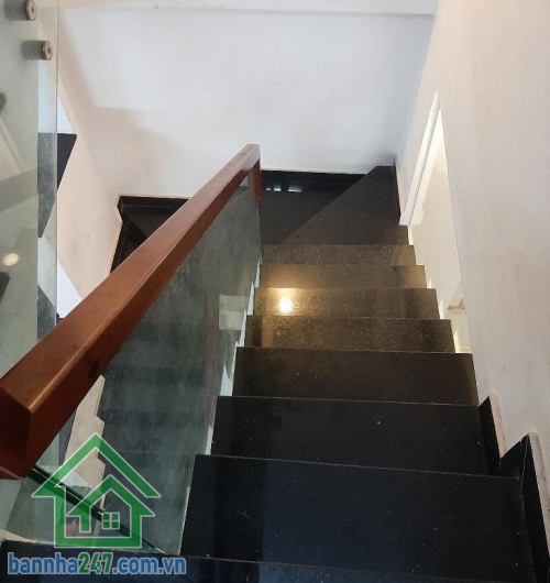 CHỈ 5,1 TỶ NHÀ TÂN BÌNH – CHỈ 5,1 TỶ – 50M² – 4 TẦNG – 4PN – HẺM AN NINH, 100M RA NGUYỄN PHÚC CHU * DT: 5 x 10m, sổ vuông vức. * Kết cấu: 1 trệt, 2 lầu, sân thượng.