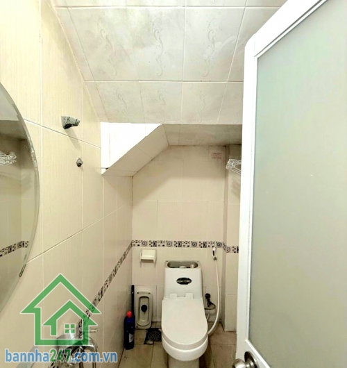 CHỈ 4,5 TỶ - NHÀ ĐẸP – HẺM THÔNG – BÌNH LONG, TÂN PHÚ - 4 PN – 3 WC  - Diện tích: 4.1 x 11m (≈ 46m²)  - Kết cấu: 1 trệt 2 lầu – 3 tầng BTCT cực kỳ chắc chắn.  Mob 0933 144 037