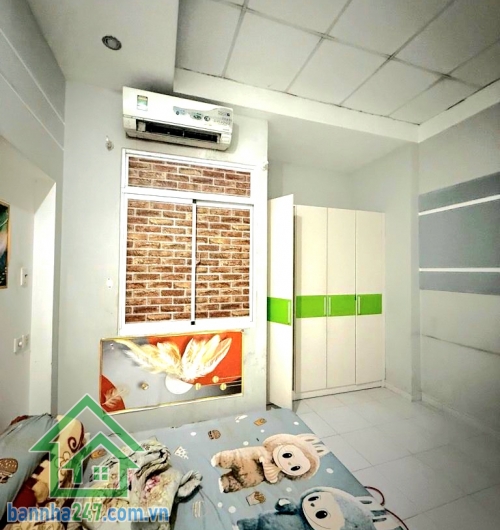 CHỈ 4,5 TỶ - NHÀ ĐẸP – HẺM THÔNG – BÌNH LONG, TÂN PHÚ - 4 PN – 3 WC  - Diện tích: 4.1 x 11m (≈ 46m²)  - Kết cấu: 1 trệt 2 lầu – 3 tầng BTCT cực kỳ chắc chắn.  Mob 0933 144 037