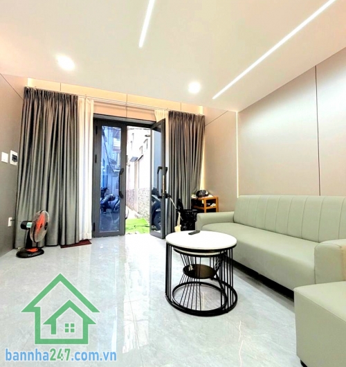 CHỈ 5,1 TỶ – TRUNG TÂM QUẬN 10 – 3 TẦNG – FULL NỘI THẤT - 3PN – 3WC  Nhà đẹp 2 mặt hẻm – vị trí đỉnh – dọn vào ở ngay! Diện tích: 3.5 × 8m – 26m² - 3 tầng - 3PN – 3WC – phòng khách – bếp. Tặng full nội thất – vào ở liền