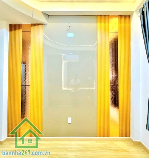 CHỈ 4,6 TỶ – PHAN XÍCH LONG – PHÚ NHUẬN – 3 TẦNG – 3PN - 2WC Căn nhà trung tâm phố ẩm thực – nhỏ gọn nhưng “có võ”! Diện tích: 15m² – sổ vuông vức đẹp. Mob 0933144037