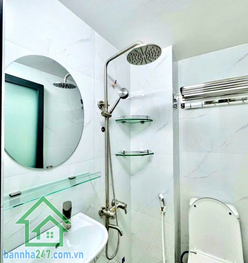 CHỈ 4,6 TỶ – PHAN XÍCH LONG – PHÚ NHUẬN – 3 TẦNG – 3PN - 2WC Căn nhà trung tâm phố ẩm thực – nhỏ gọn nhưng “có võ”! Diện tích: 15m² – sổ vuông vức đẹp. Mob 0933144037