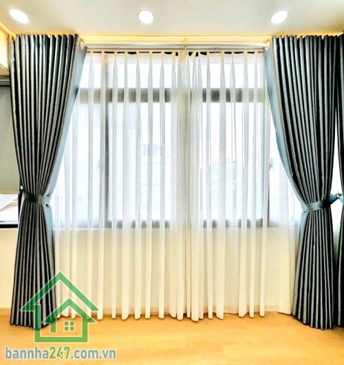 CHỈ 4,6 TỶ – PHAN XÍCH LONG – PHÚ NHUẬN – 3 TẦNG – 3PN - 2WC Căn nhà trung tâm phố ẩm thực – nhỏ gọn nhưng “có võ”! Diện tích: 15m² – sổ vuông vức đẹp. Mob 0933144037