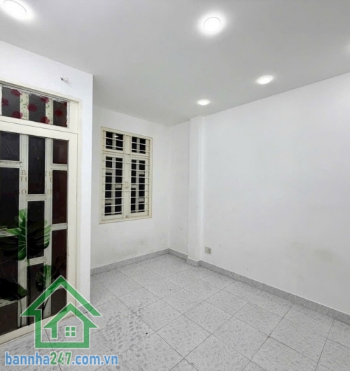 CHỈ 5,18 TỶ – TRUNG TÂM HỒ THỊ KỶ – 3 TẦNG – VỪA Ở VỪA KINH DOANH  Căn nhà ngay phố ẩm thực – vị trí cực “đắt giá” – khai thác dòng tiền tốt! Diện tích: 23,5m² Mob 0933144037