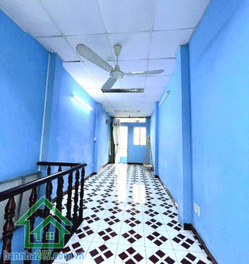 CHỈ 3,9 TỶ – GẦN NGÃ TƯ NGUYỄN TRI PHƯƠNG – BÀ HẠT 2 MẶT HẺM – TRUNG TÂM QUẬN 10 - 24M² - 2 TẦNG BTCT - 2 PN - SHR - HOÀN CÔNG ĐẦY ĐỦ  Vị trí cực đẹp gần Nguyễn Tri Phương – Bà Hạt Gần phố ẩm thực Nguyễn Tri Phương – BV Nhi Đồng 1 Thuận tiện di chuyển Quậ