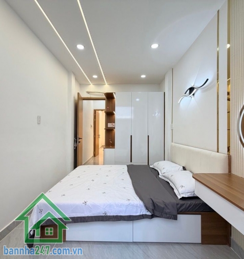 CHỈ 5,25 TỶ – DUY TÂN, PHÚ NHUẬN – KHU VIP CẦU KIỆU – 2 TẦNG - 3PN – 2WC  Nhà trung tâm hiếm bán – vị trí “kim cương” giáp Quận 1, Quận 3! Diện tích: 30m² (3 x 10)  Mob 0933144037